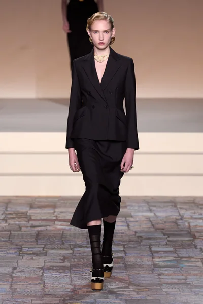 Look 10